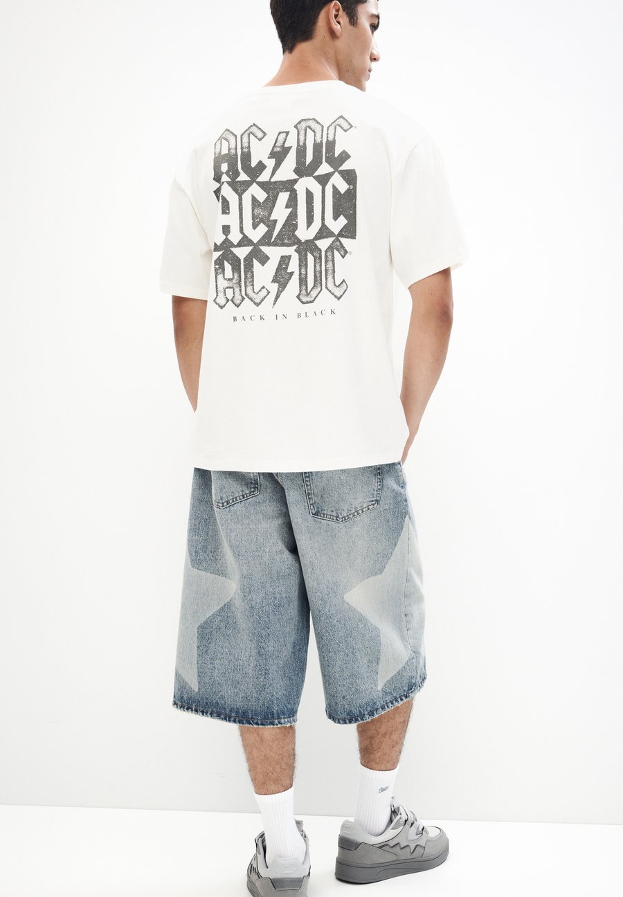 Футболка PULL&BEAR AC/DC, White
Футболка PULL&BEAR AC/DC, White