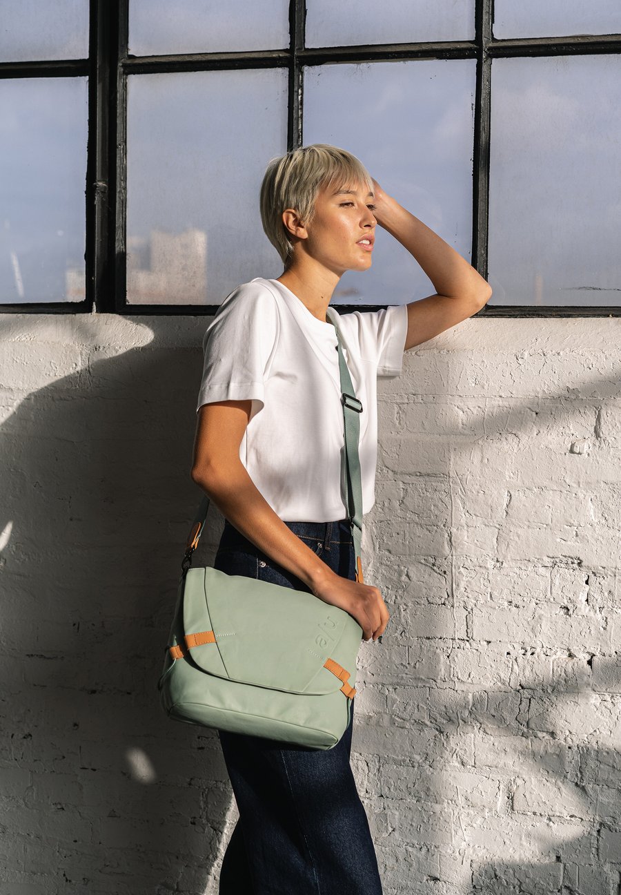 Сумка кросс-боди Aunts & Uncles SENDAI, Sage Green/Mint
Сумка кросс-боди Aunts & Uncles SENDAI, Sage Green/Mint