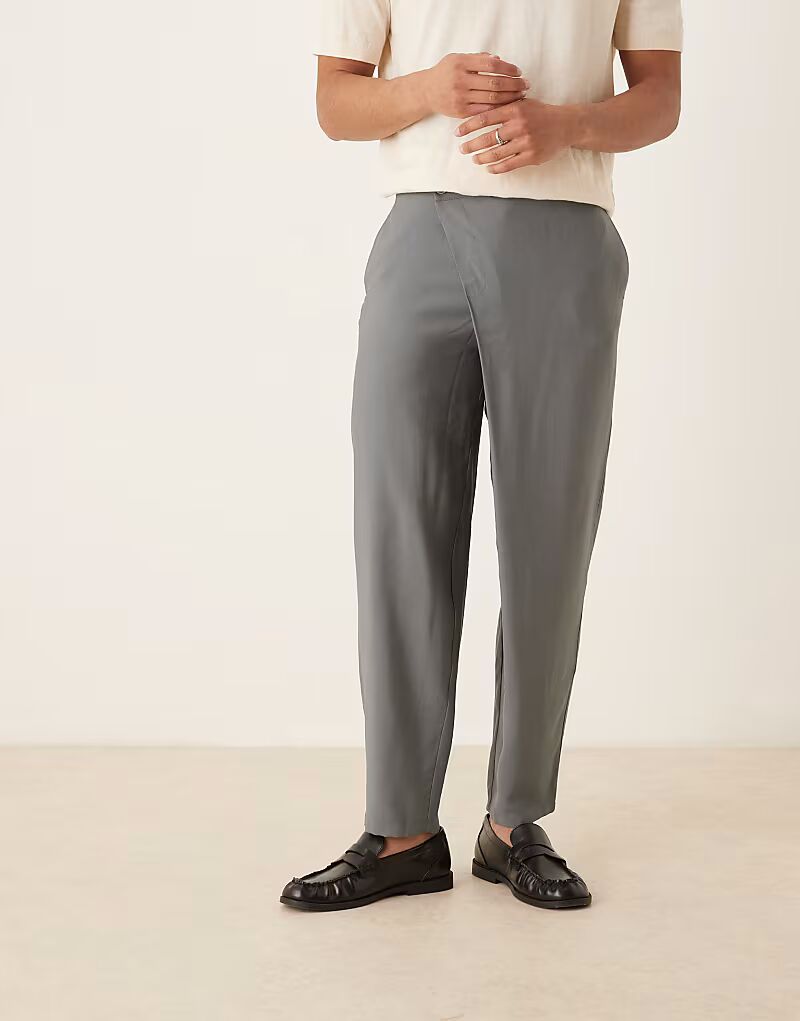 Зауженные брюки свободного кроя с запахом спереди ASOS DESIGN серого цвета
Зауженные брюки свободного кроя с запахом спереди ASOS DESIGN серого цвета