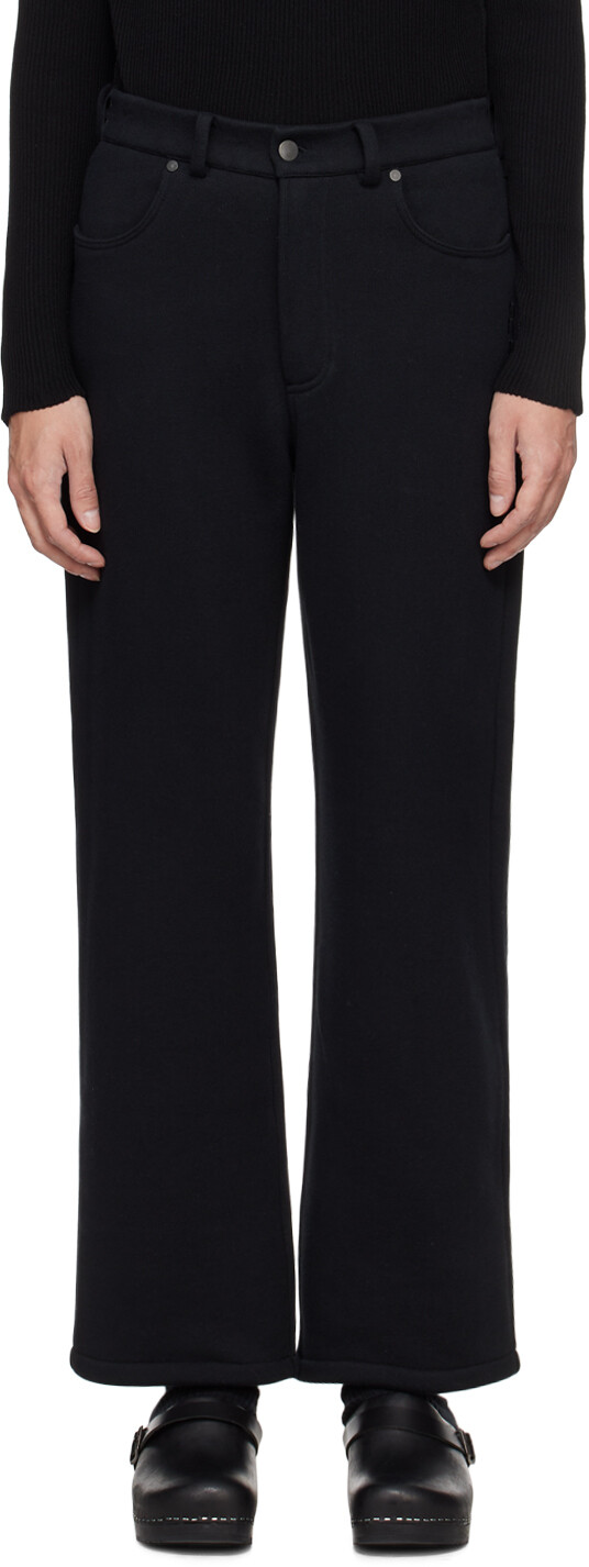 Черные спортивные штаны с вышивкой Forma
Черные спортивные штаны с вышивкой Forma