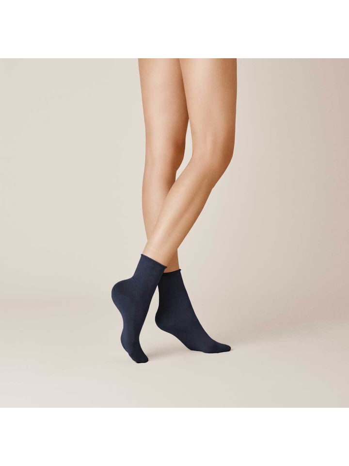 Kunert Чувственные хлопковые носки с подвернутыми манжетами, темно-синего цвета
Kunert Чувственные хлопковые носки с подвернутыми манжетами, темно-синего цвета
