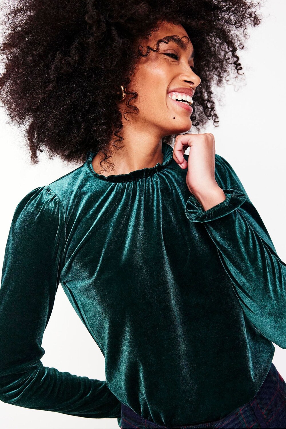 Топ из бархата с оборкой на шее Boden, зеленый
Топ из бархата с оборкой на шее Boden, зеленый