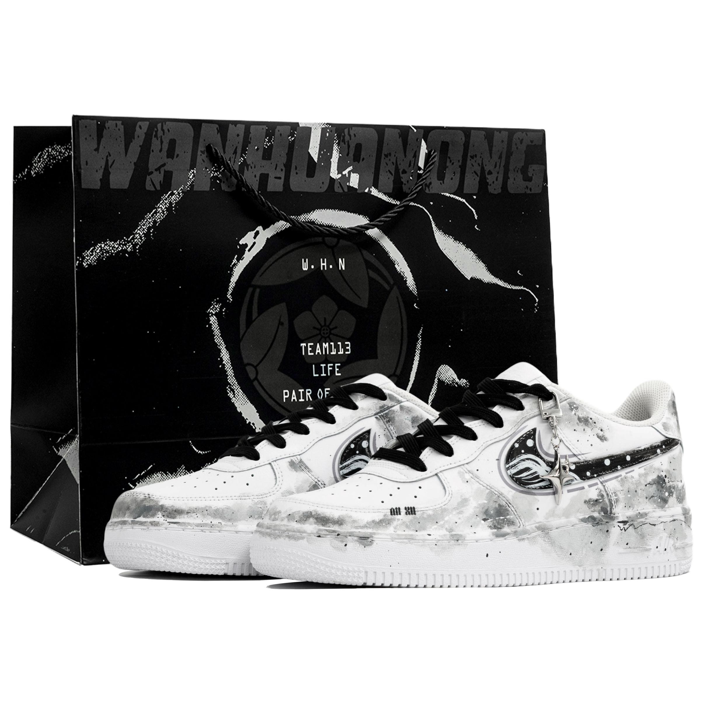 Nike Мужские низкие скейтборд-кроссовки Air Force 1 Kaleidoscope, Starry Tide, Shopping Bag, серый с белыми элементами
Nike Мужские низкие скейтборд-кроссовки Air Force 1 Kaleidoscope, Starry Tide, Shopping Bag, серый с белыми элементами