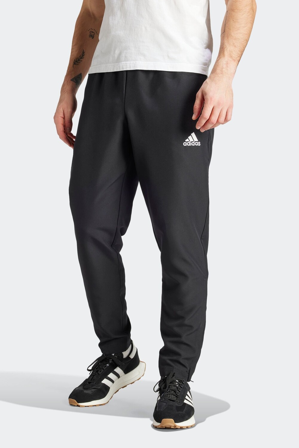 Entrada 22 презентационный спортивный костюм Adidas, черный
Entrada 22 презентационный спортивный костюм Adidas, черный