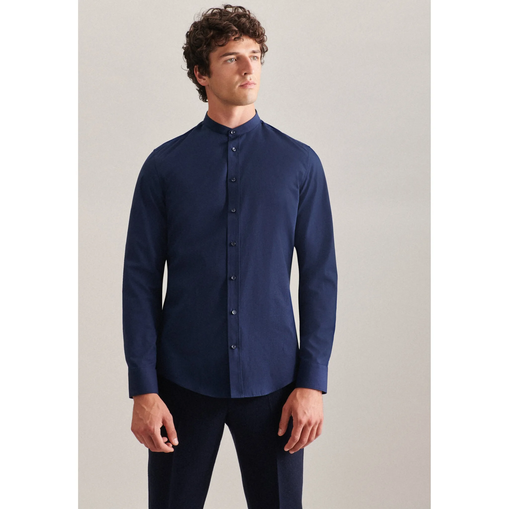 Seidensticker деловая рубашка "Slim", узкий воротник-стойка с длинными рукавами, однотонная, синий
Seidensticker деловая рубашка "Slim", узкий воротник-стойка с длинными рукавами, однотонная, синий