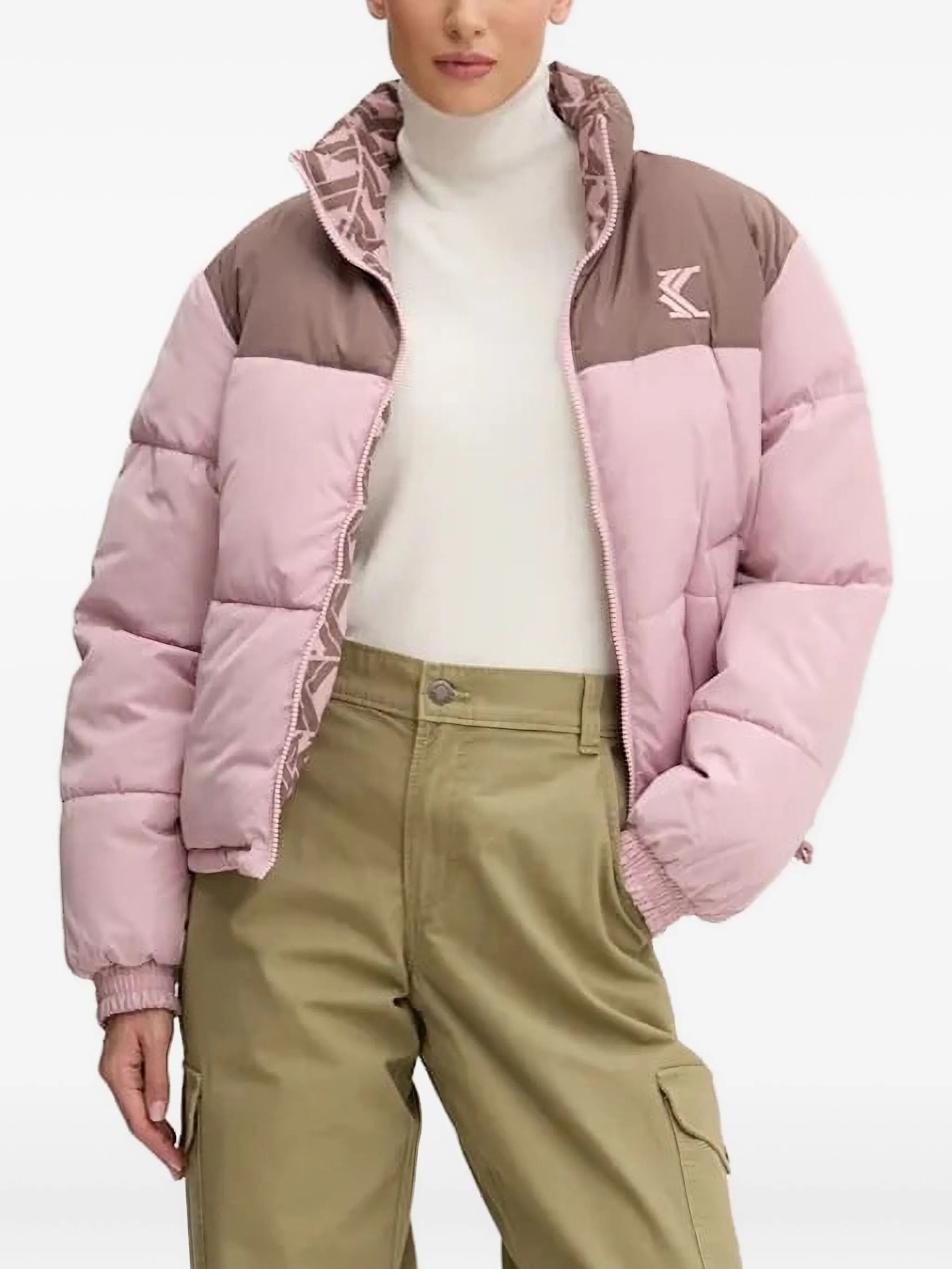 Пуховик в стиле колор-блок Karl Kani, розовый
Пуховик в стиле колор-блок Karl Kani, розовый