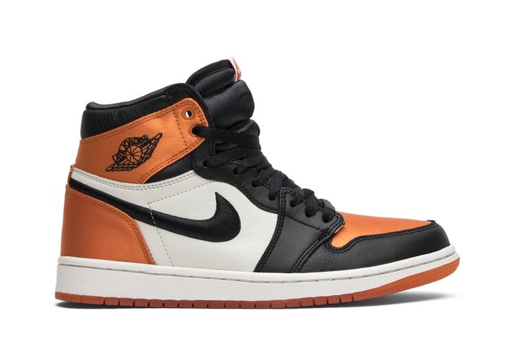 Кроссовки Air Jordan Wmns Air Jordan 1 Retro High OG 'Satin Shattered Backboard', черный
Кроссовки Air Jordan Wmns Air Jordan 1 Retro High OG 'Satin Shattered Backboard', черный