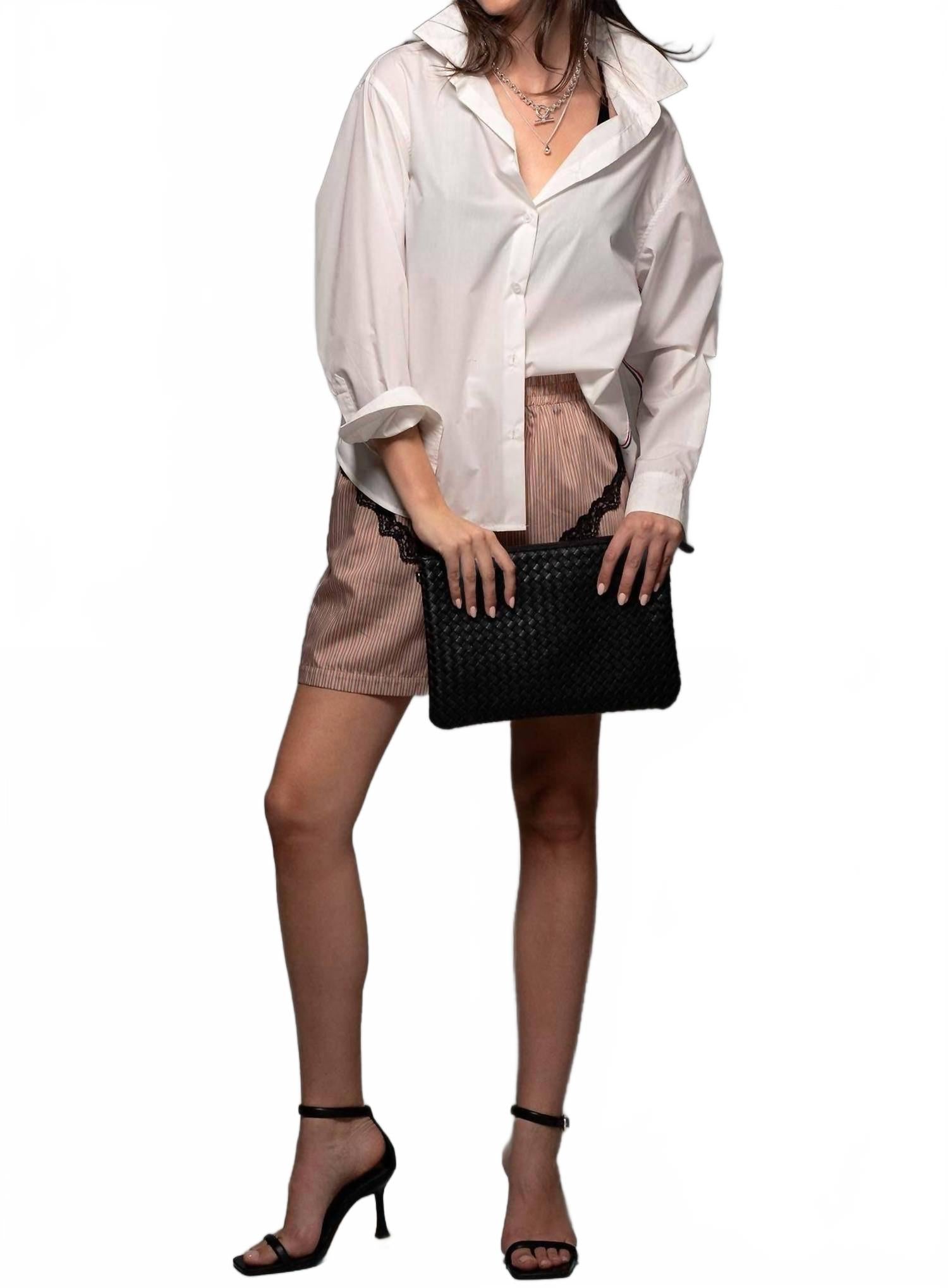 Urban Daizy Белая рубашка с пуговицами и отделкой из саржевой ленты
Urban Daizy Белая рубашка с пуговицами и отделкой из саржевой ленты