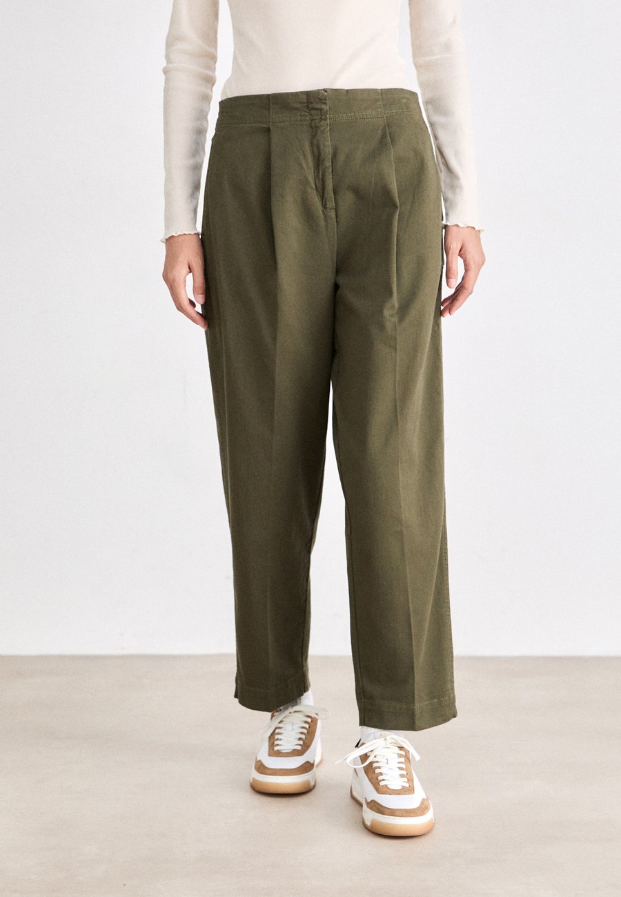 Брюки BOSS TAQUINA, Dark Green
Брюки BOSS TAQUINA, Dark Green