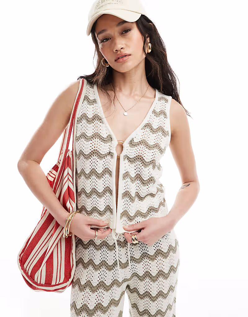 4th & Reckless вязаный крючком пляжный топ с разрезом спереди и кольцом в цвете мокко и кремовой волны
4th & Reckless вязаный крючком пляжный топ с разрезом спереди и кольцом в цвете мокко и кремовой волны