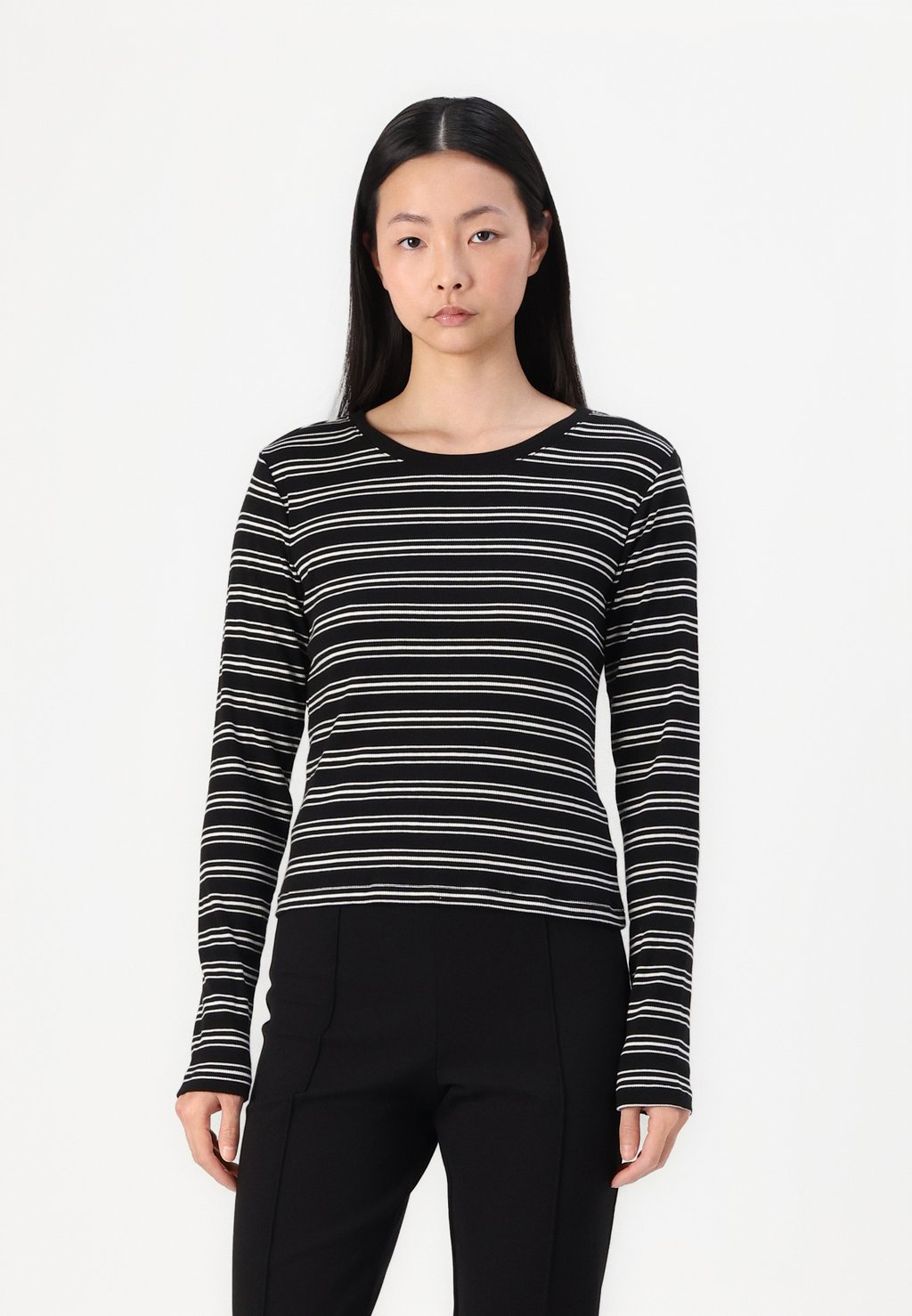 Топ с длинными рукавами CROP CREW GAP, черный
Топ с длинными рукавами CROP CREW GAP, черный