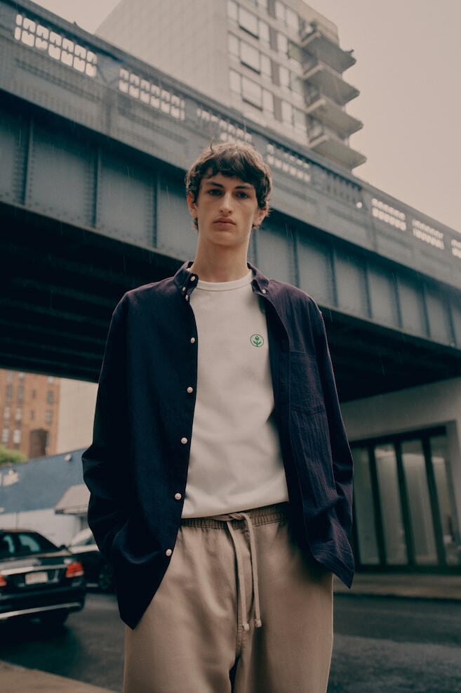 Рубашка из структурированной ткани обычного кроя H&M, синий
Рубашка из структурированной ткани обычного кроя H&M, синий