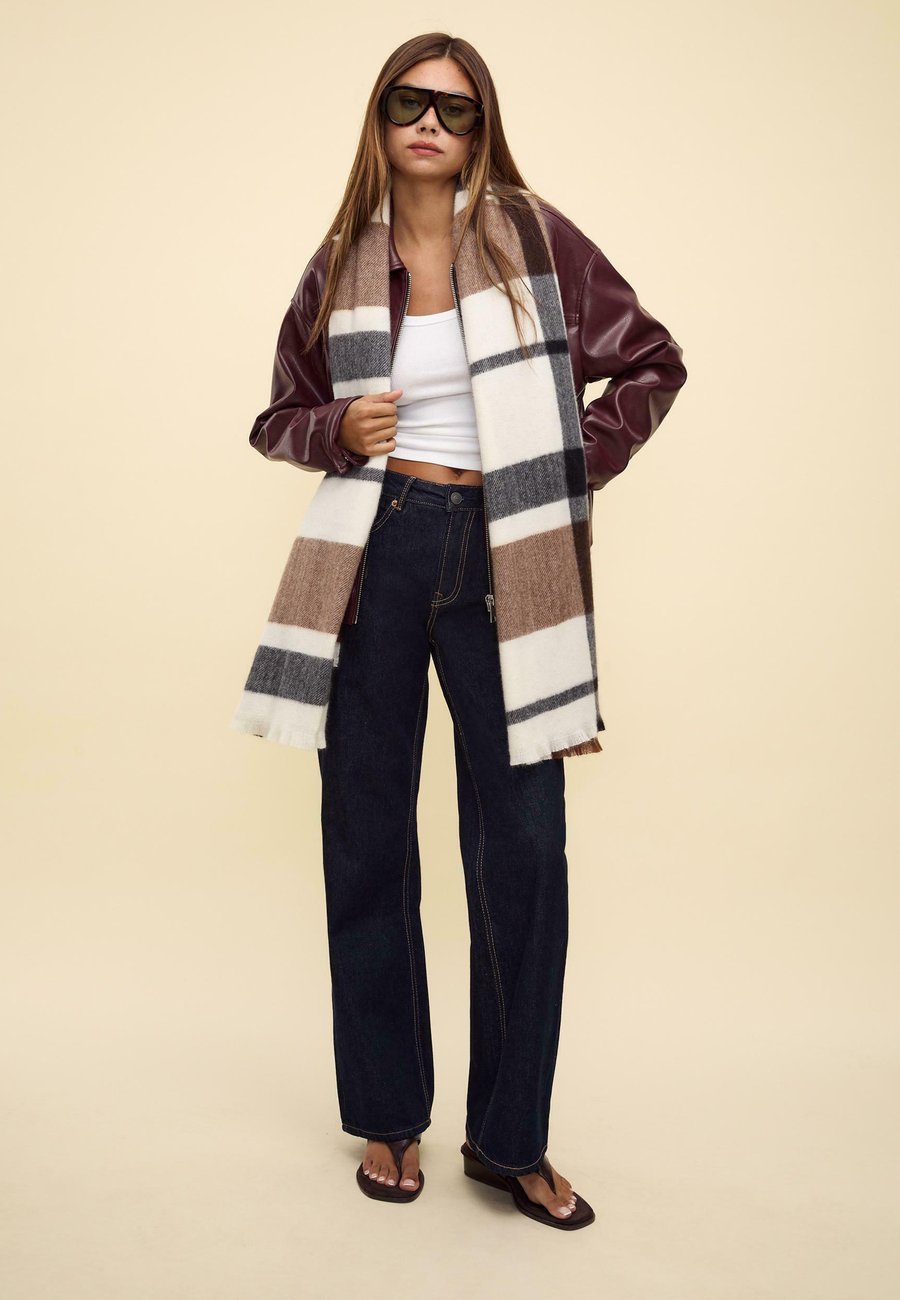 Шарф Stradivarius Scarf, Beige
Шарф Stradivarius Scarf, Beige