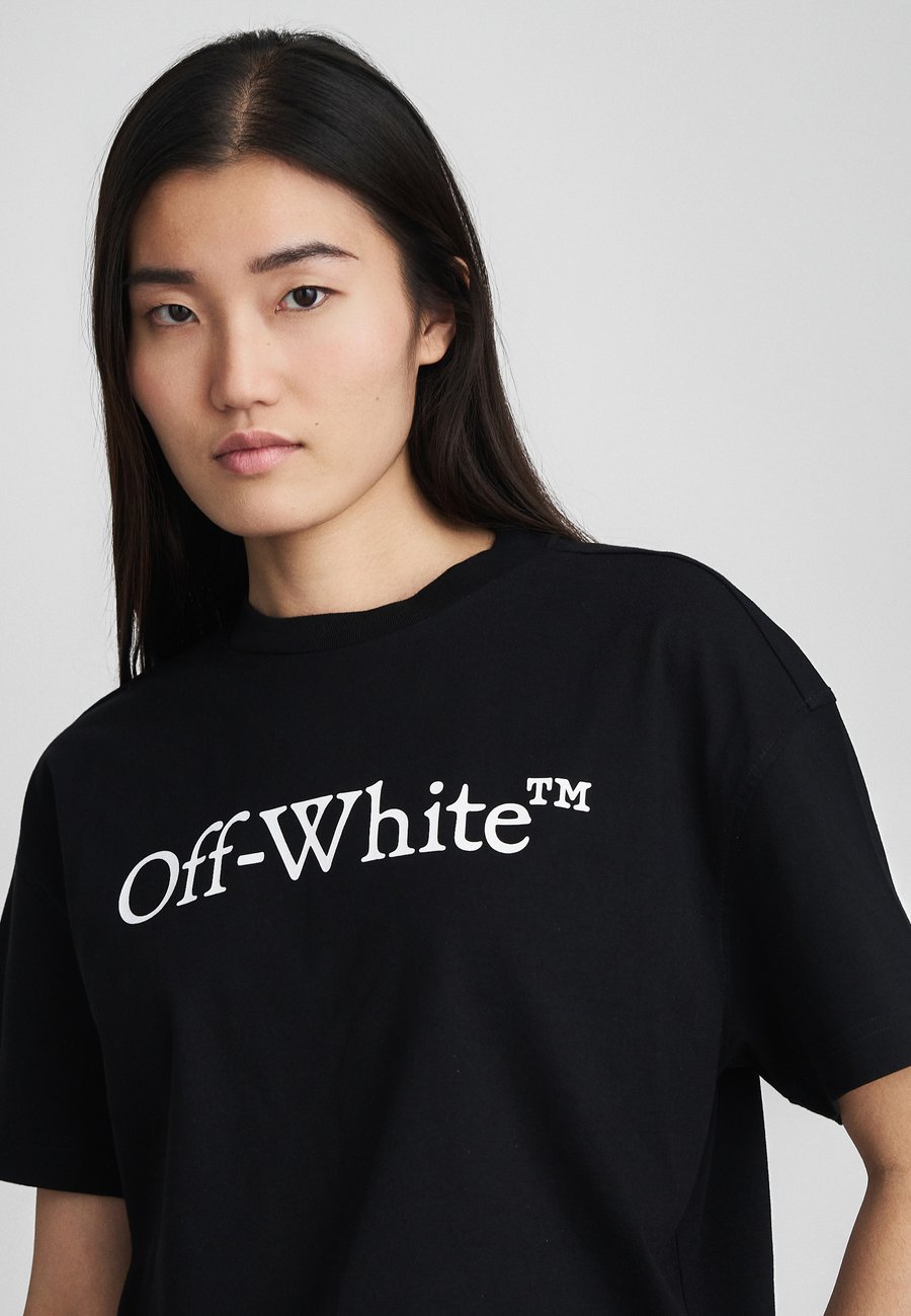Футболка OFF-WHITE BIG LOGO BOOKISH CASUAL TEE, Black/White/Black, Белый, Футболка OFF-WHITE BIG LOGO BOOKISH CASUAL TEE, Black/White/Black
Футболка OFF-WHITE BIG LOGO BOOKISH CASUAL TEE, Black/White/Black, Белый, Футболка OFF-WHITE BIG LOGO BOOKISH CASUAL TEE, Black/White/Black