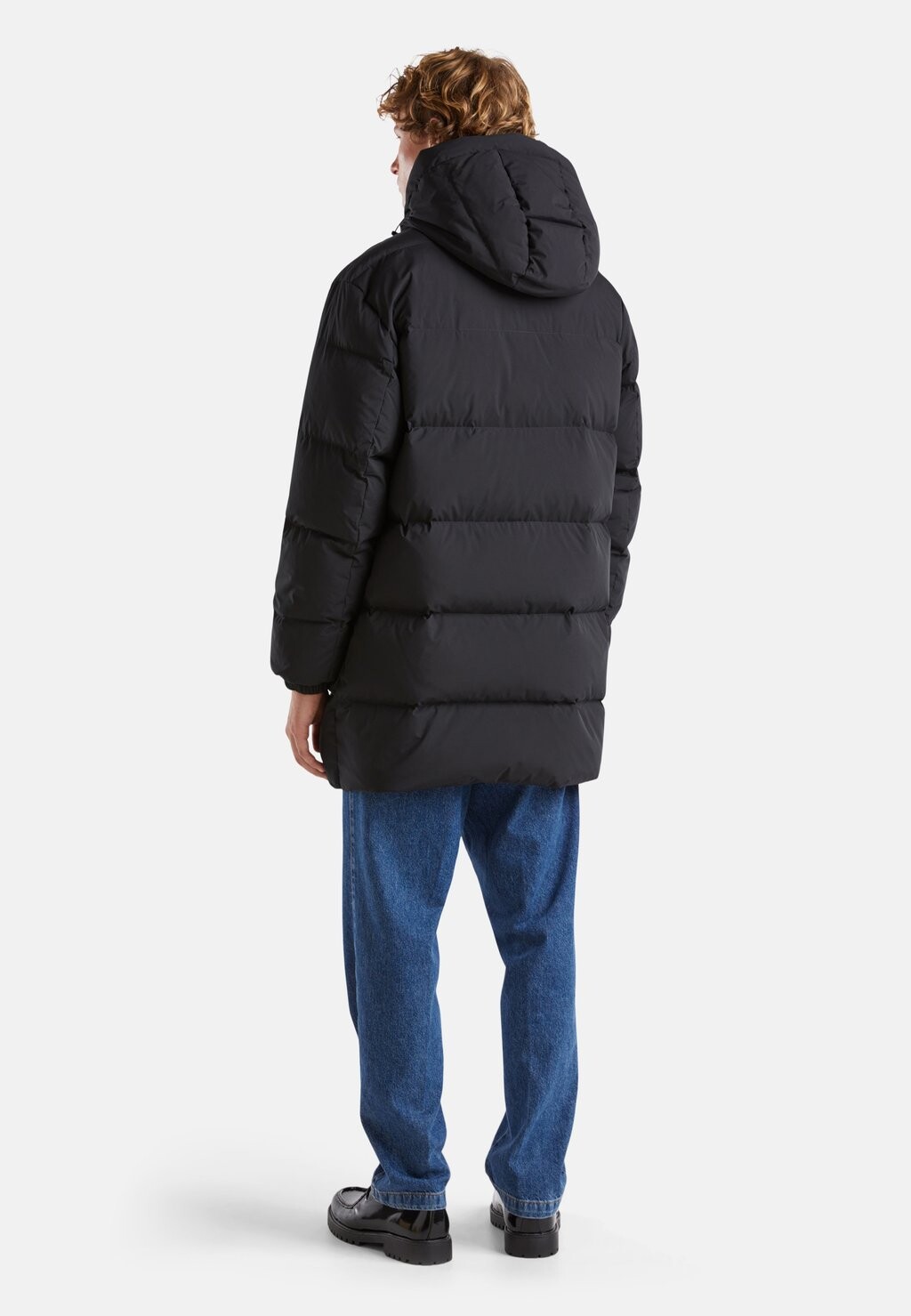 Зимнее пальто HOODED PUFFER IN PADDED HORIZONTAL ZIP FASTENING WITH FLY SIDE POCKETS WITH FLAP AND CONCEALED SNAP BUTTON ELASTICATED HEM AND CUFFS United Colors of Benetton, черный
Зимнее пальто HOODED PUFFER IN PADDED HORIZONTAL ZIP FASTENING WITH FLY SIDE POCKETS WITH FLAP AND CONCEALED SNAP BUTTON ELASTICATED HEM AND CUFFS United Colors of Benetton, черный