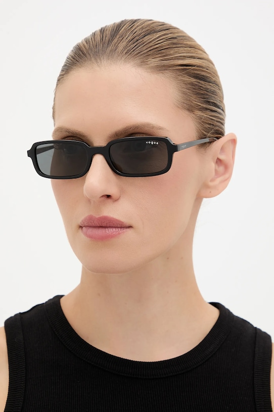 Солнцезащитные очки Vogue, черный
Солнцезащитные очки Vogue, черный