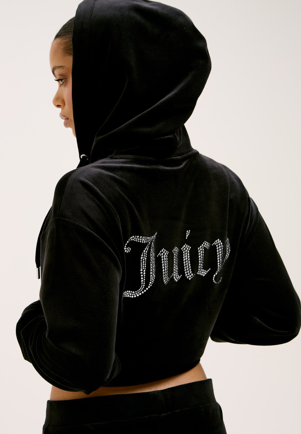 Толстовка на молнии ICCLE DIAMANTE OVERSIZED CROPPED HOODIE Juicy Couture, черный
Толстовка на молнии ICCLE DIAMANTE OVERSIZED CROPPED HOODIE Juicy Couture, черный