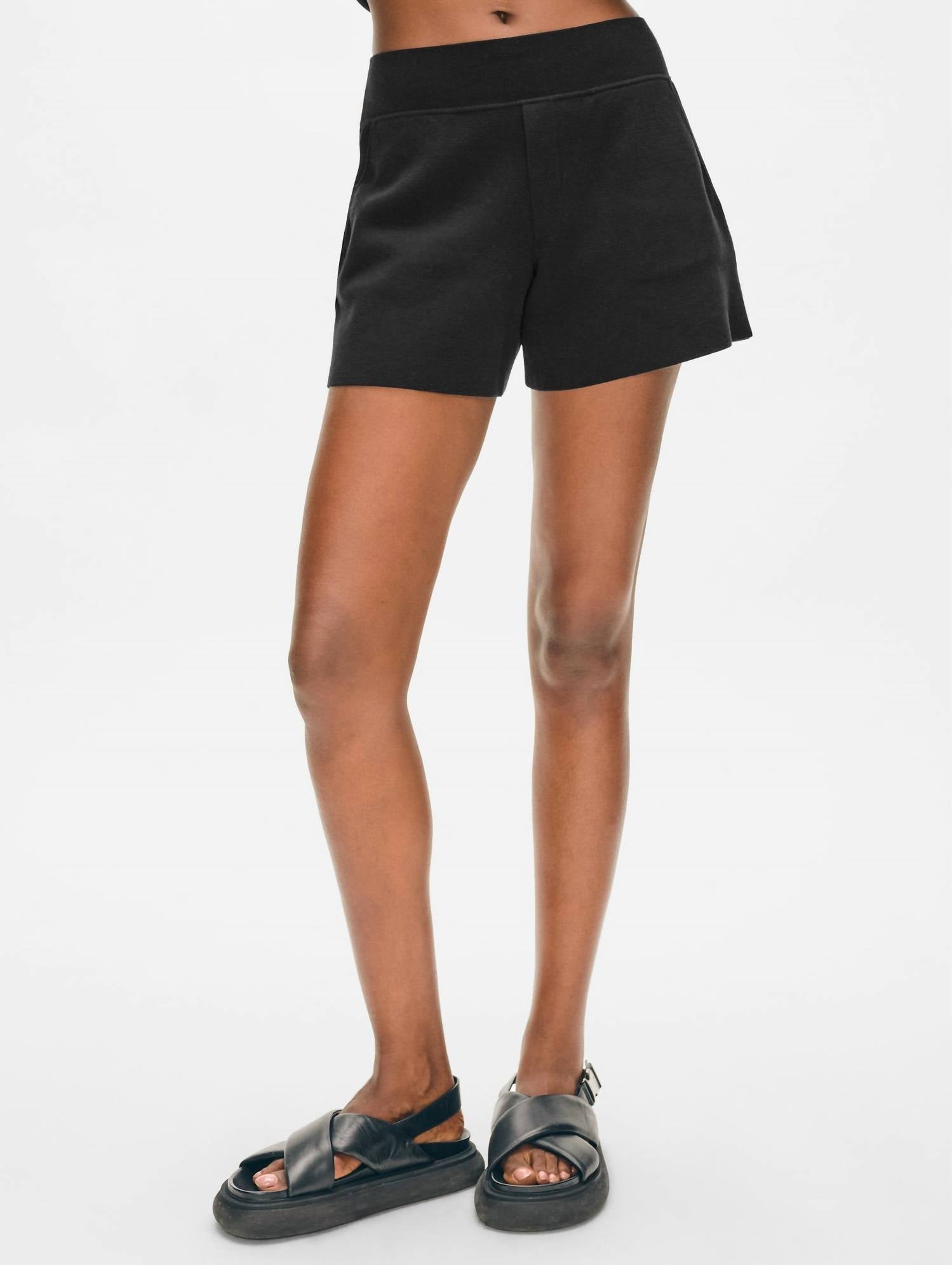 Супермягкие шорты из органического хлопка, черные White + Warren 
Супермягкие шорты из органического хлопка, черные White + Warren