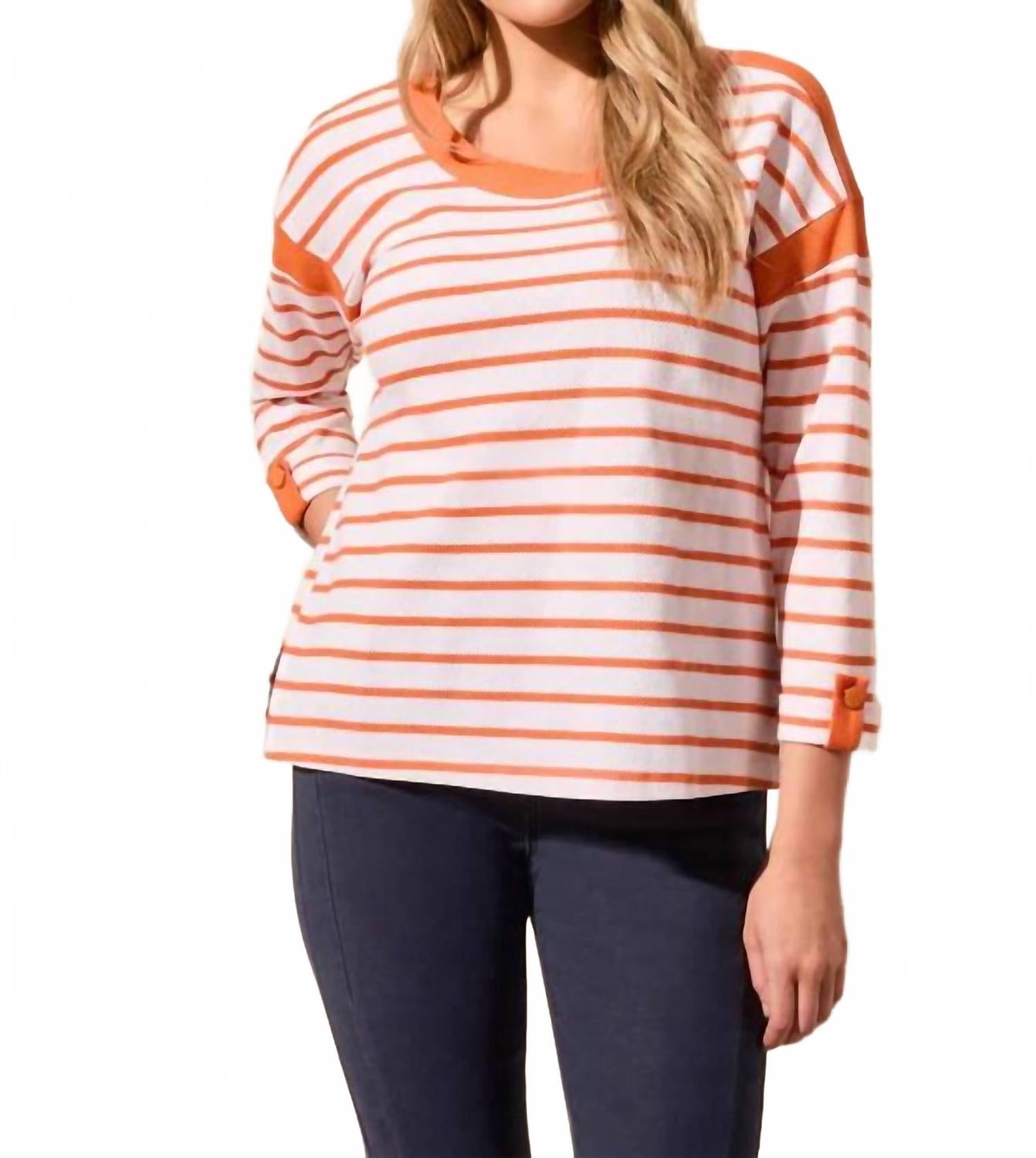 Оранжевый топ с лодочкой и рукавом три четверти TRIBAL
Оранжевый топ с лодочкой и рукавом три четверти TRIBAL