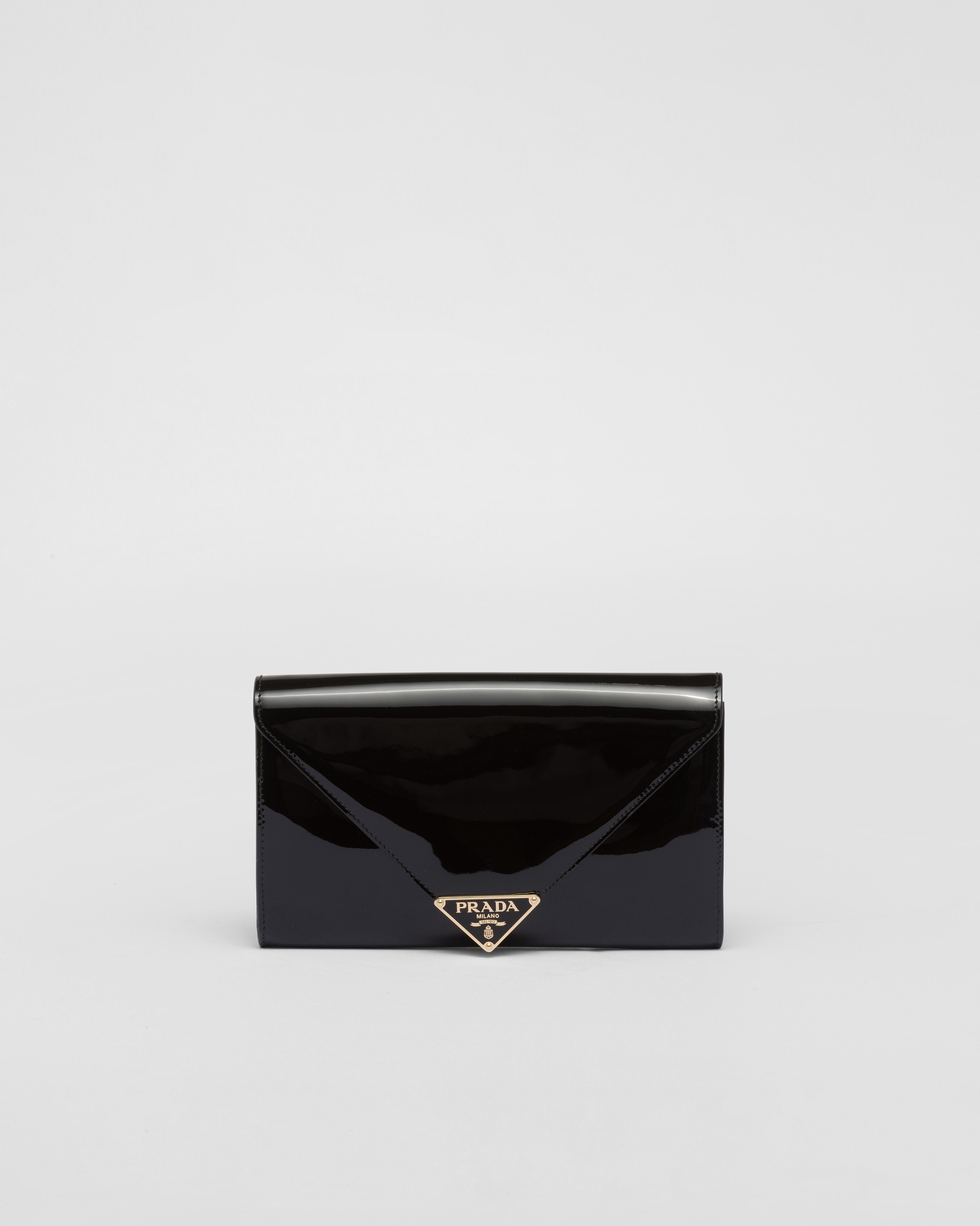 Мини-сумка из лакированной кожи Prada, черный
Мини-сумка из лакированной кожи Prada, черный
