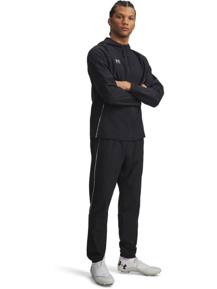Under Armour Спортивный костюм Challenger Pro черного цвета
Under Armour Спортивный костюм Challenger Pro черного цвета