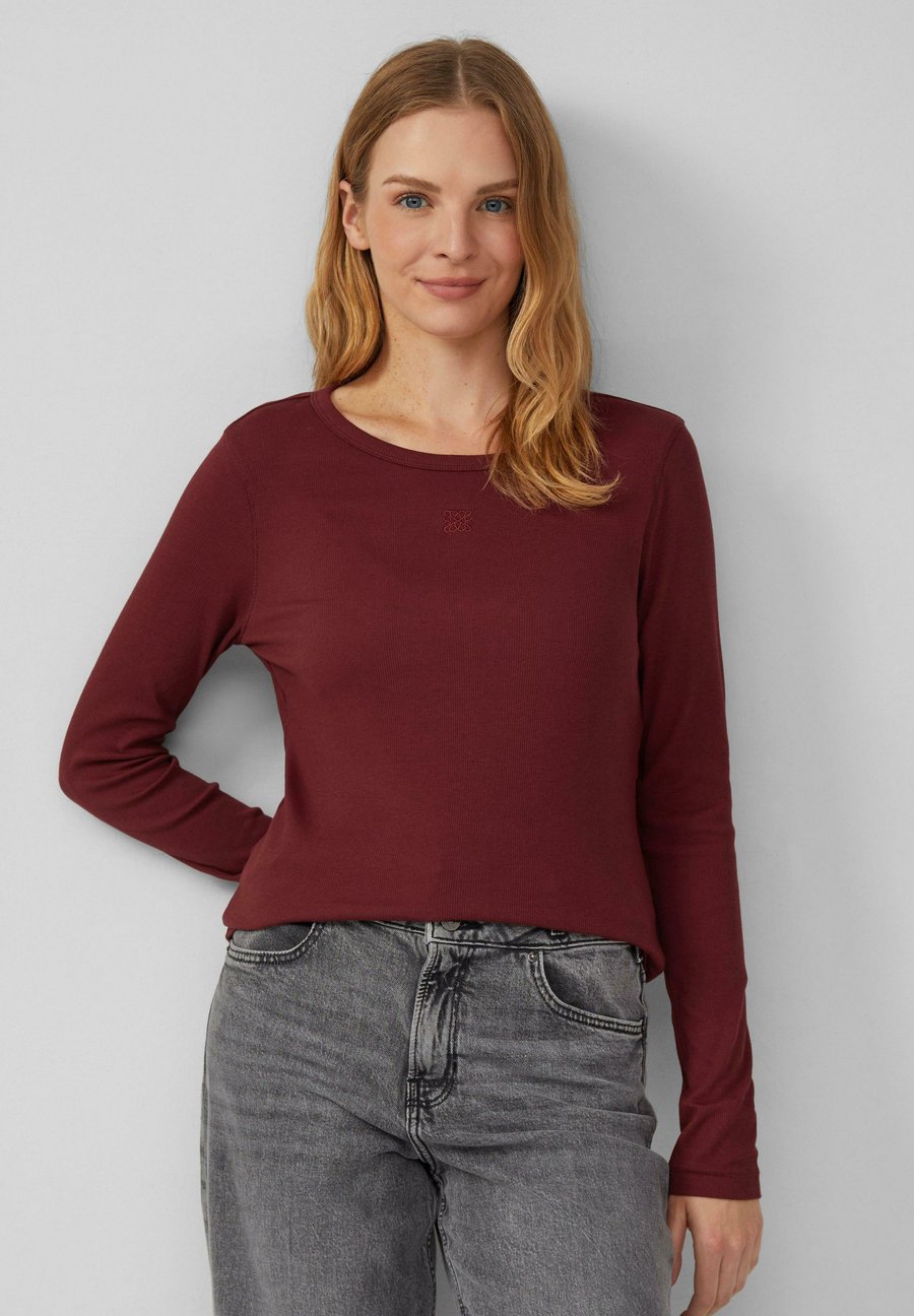 Топ s.Oliver Long sleeved top, Bordeaux/Dark Red
Топ s.Oliver Long sleeved top, Bordeaux/Dark Red
