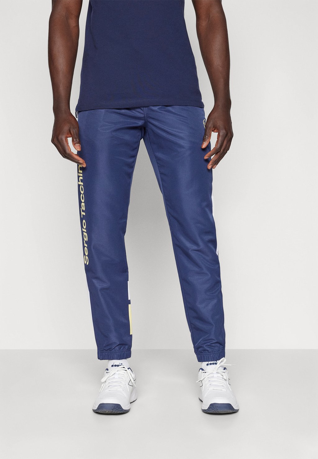 Спортивные брюки DENSO PANTS Sergio Tacchini, темно-синий
Спортивные брюки DENSO PANTS Sergio Tacchini, темно-синий