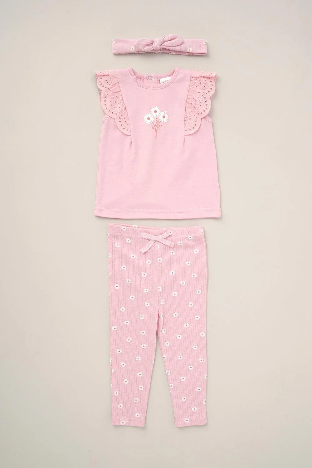 Комплект из трех предметов: топ, джоггеры и повязка на голову с отделкой Broderie Lily and Jack, розовый
Комплект из трех предметов: топ, джоггеры и повязка на голову с отделкой Broderie Lily and Jack, розовый