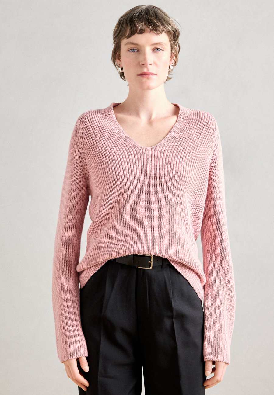 Джемпер Marc O'Polo LONGSLEEVE V NECK, Natural Rose/Pink
Джемпер Marc O'Polo LONGSLEEVE V NECK, Natural Rose/Pink