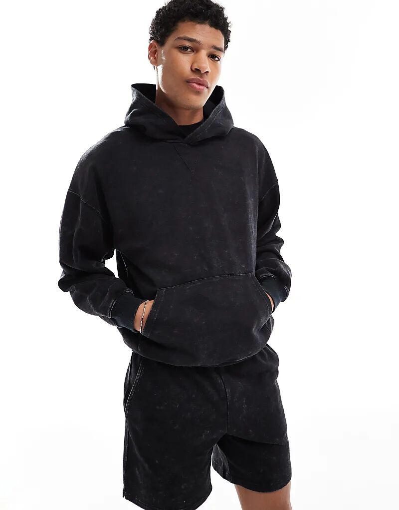 ONLY & SONS с капюшоном черного цвета
ONLY & SONS с капюшоном черного цвета