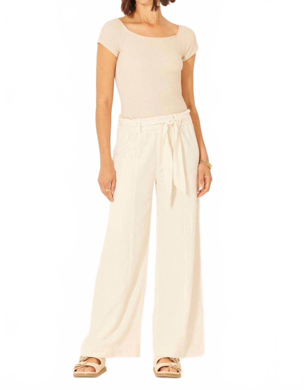 Гранатовые брюки с завязкой спереди в цвете тихий белый BILA77
Гранатовые брюки с завязкой спереди в цвете тихий белый BILA77