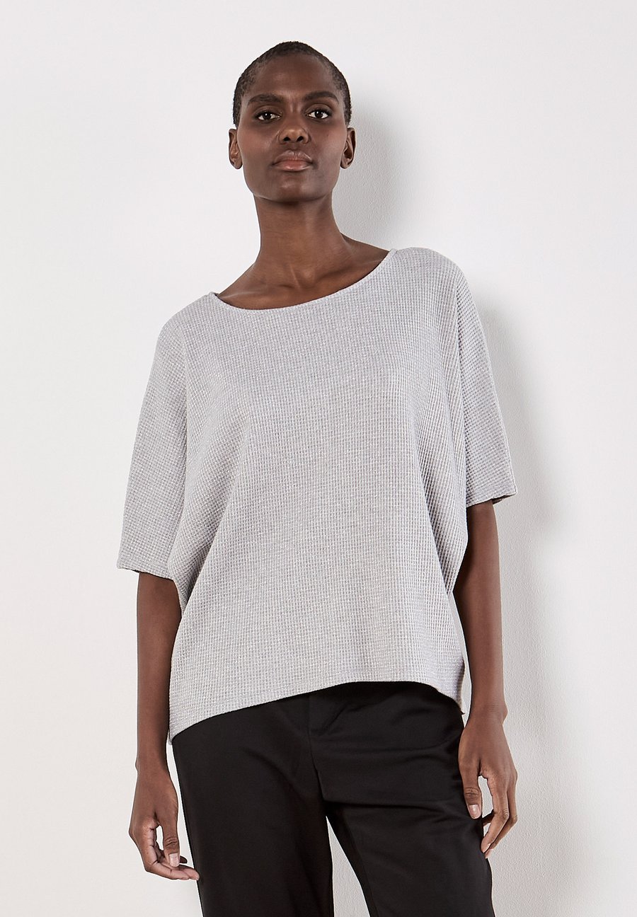 Блуза Apricot METALLIC SPARKLE WAFFLE CUT-OUT , Light Grey Silver/Grey
Блуза Apricot METALLIC SPARKLE WAFFLE CUT-OUT , Light Grey Silver/Grey
