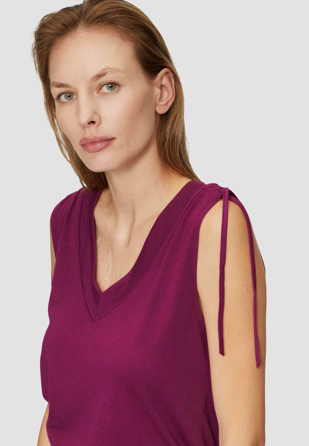 Топ FLUIDE À COL V ET FRONCES SUR LES ÉPAULES s.Oliver, розовый
Топ FLUIDE À COL V ET FRONCES SUR LES ÉPAULES s.Oliver, розовый