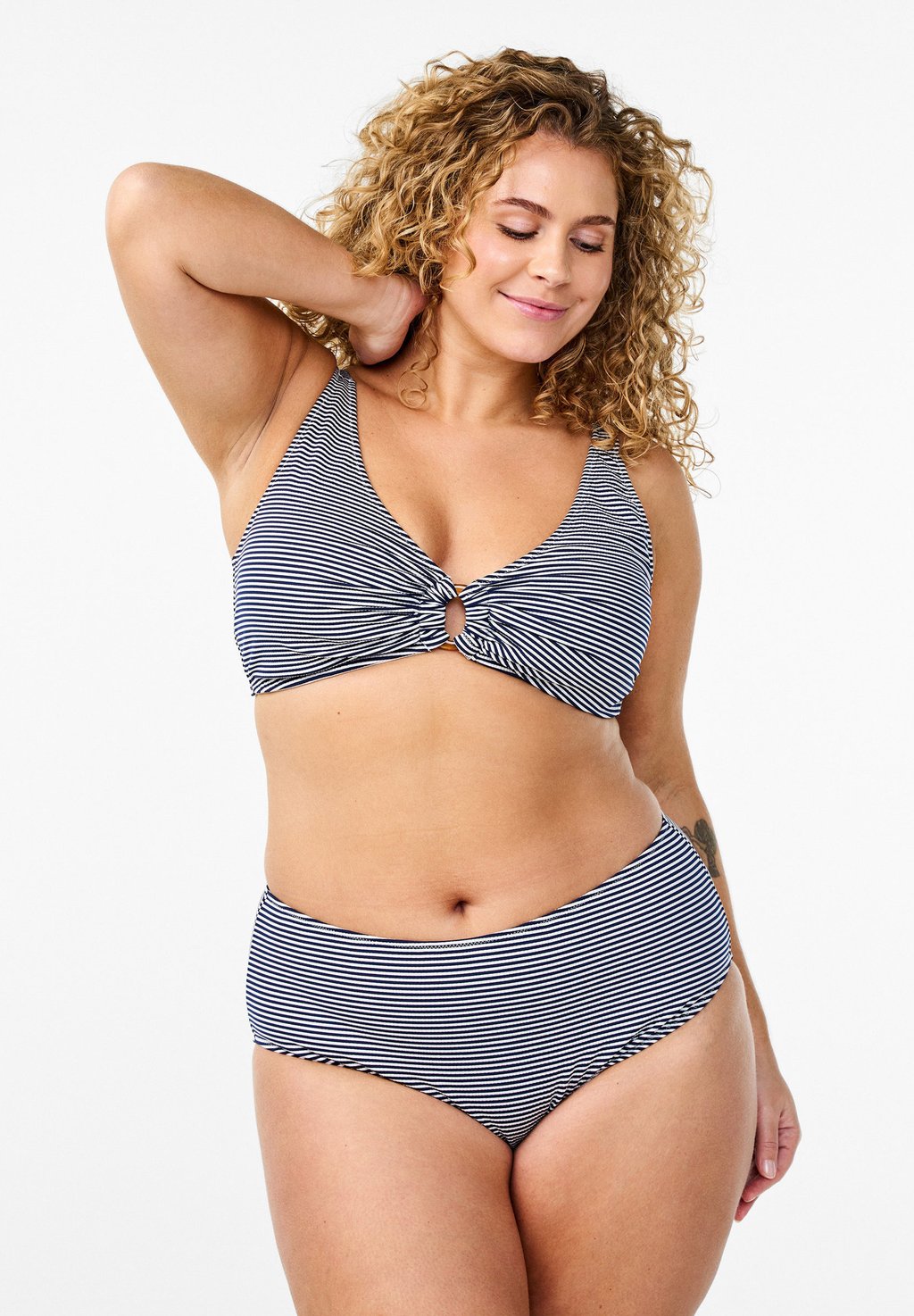 Плавки бикини MIT STREIFENMUSTER UND NORMALER TAILLE Zizzi, синий
Плавки бикини MIT STREIFENMUSTER UND NORMALER TAILLE Zizzi, синий