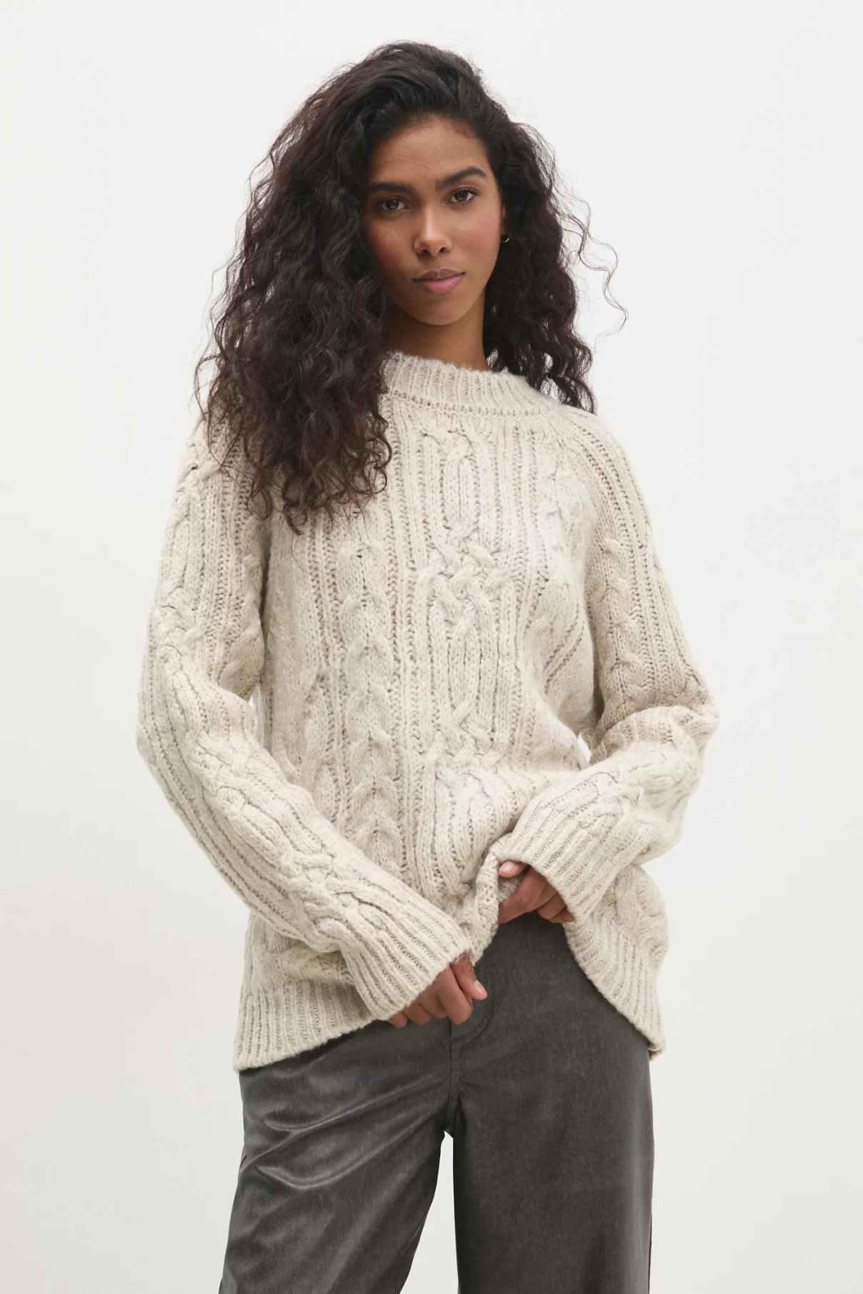 Свитер Answear Lab, бежевый
Свитер Answear Lab, бежевый