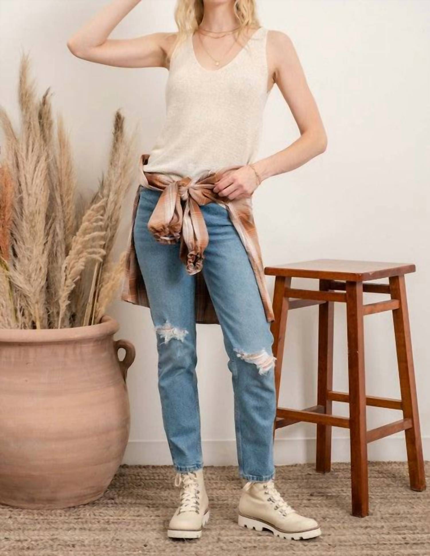 Трикотажная майка без рукавов с V-образным вырезом кремового цвета Mine
Трикотажная майка без рукавов с V-образным вырезом кремового цвета Mine