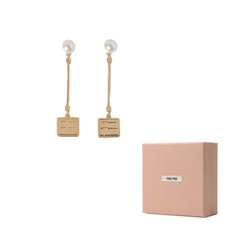 MIU MIU Золотые металлические серьги для женщин Gold
MIU MIU Золотые металлические серьги для женщин Gold