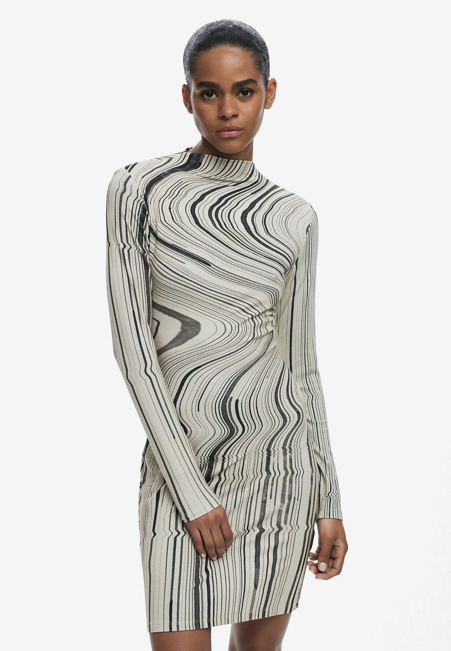 Платье Desigual WAVY STRIPED , White
Платье Desigual WAVY STRIPED , White