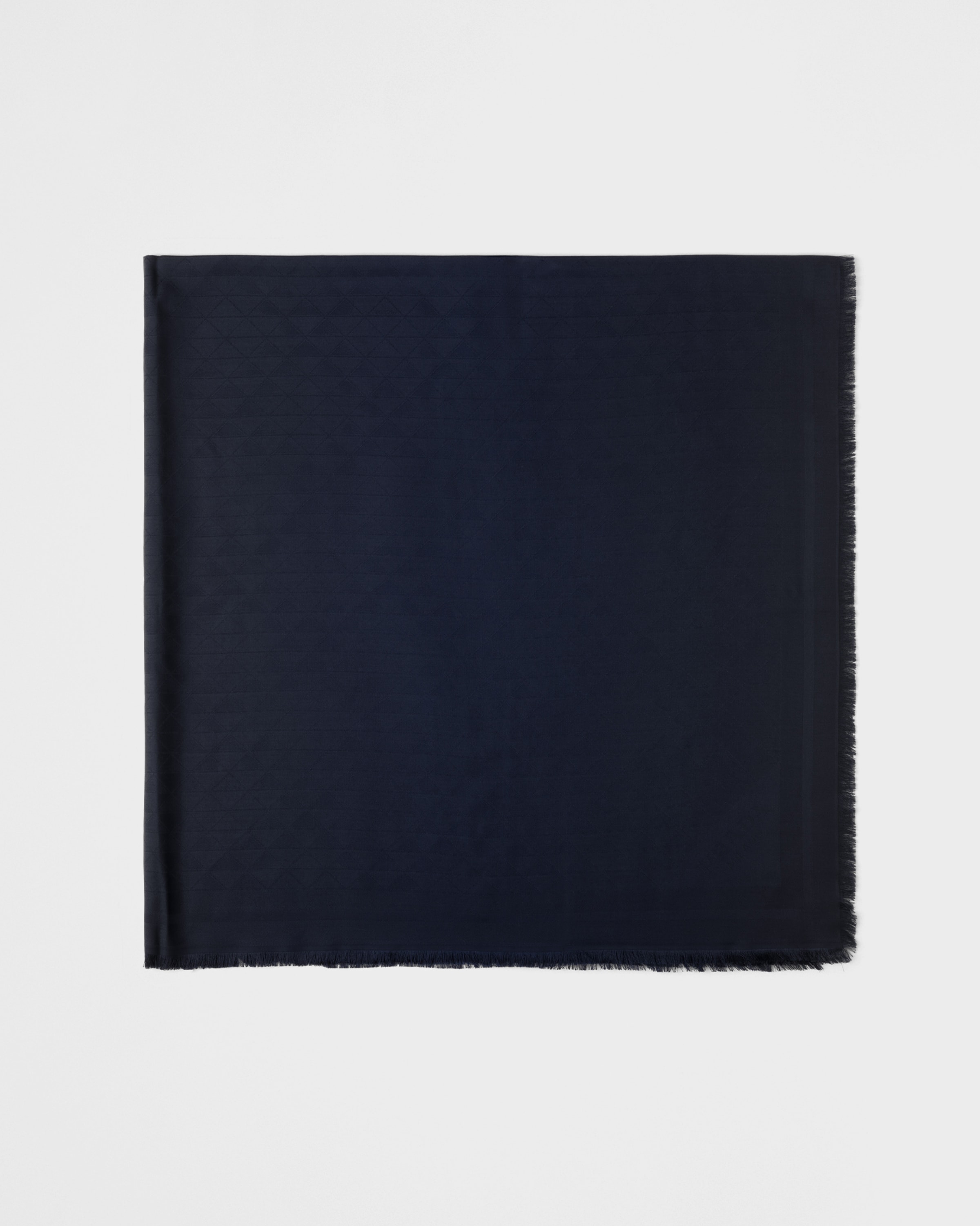 Шерстяной и шелковый жаккардовый платок Symbole Prada, темно-синий
Шерстяной и шелковый жаккардовый платок Symbole Prada, темно-синий