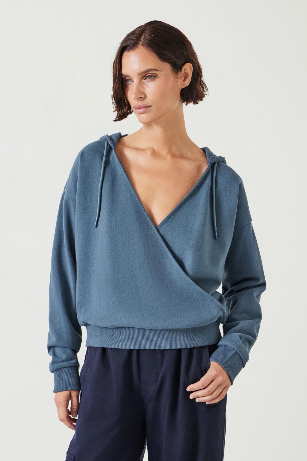 Толстовка с капюшоном Daisy Wrap из 100% хлопка Hush, синий
Толстовка с капюшоном Daisy Wrap из 100% хлопка Hush, синий