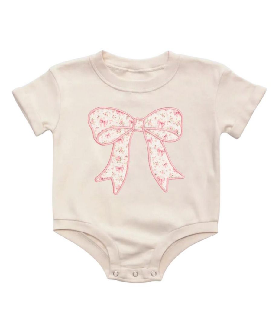 Детский комбинезон для девочек с короткими рукавами и цветочным бантиком Sweet Wink, Natural
Детский комбинезон для девочек с короткими рукавами и цветочным бантиком Sweet Wink, Natural