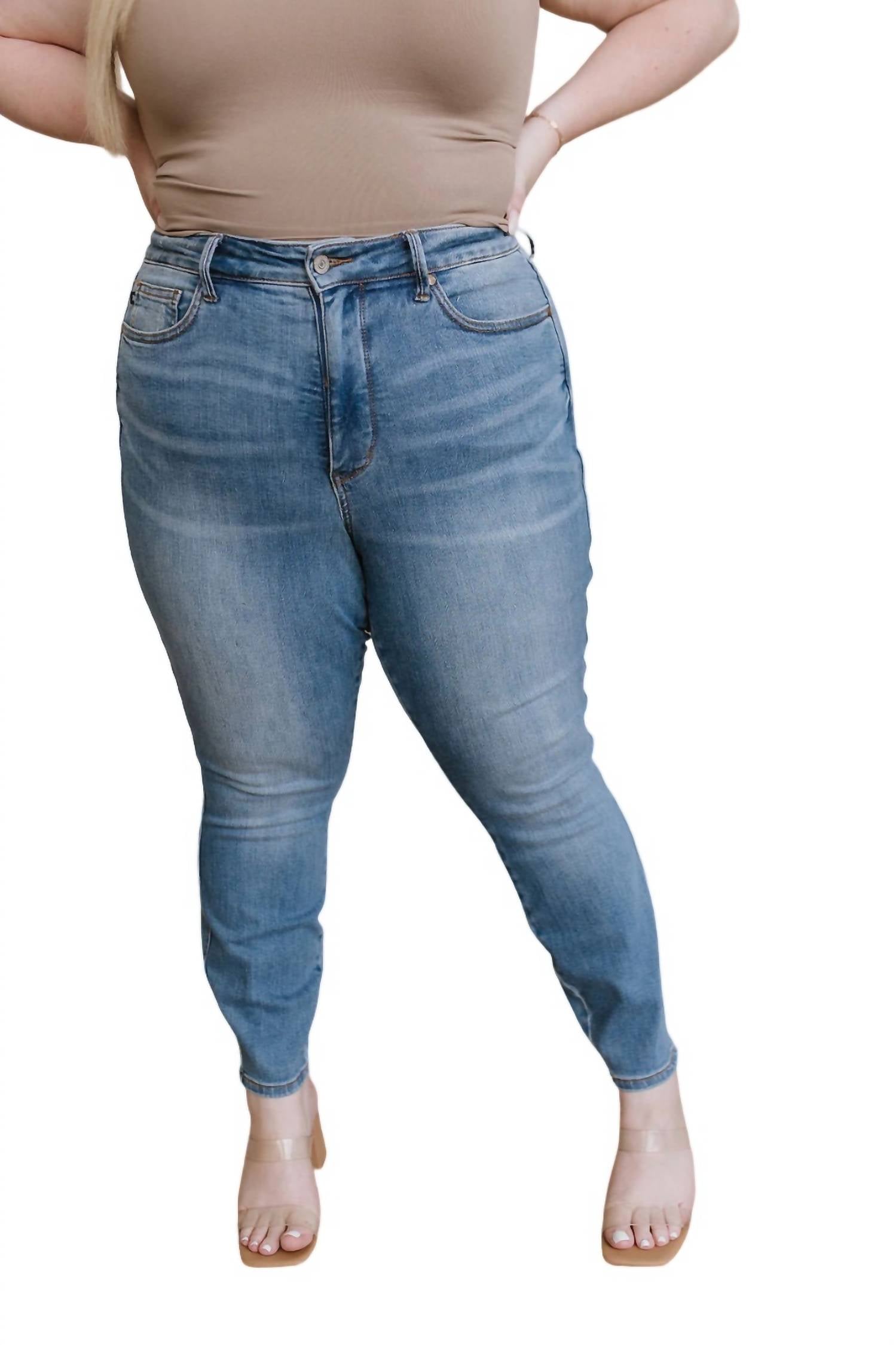 Джинсы скинни с высокой посадкой и карманами Shield, средней потертости Judy Blue, цвет medium wash
Джинсы скинни с высокой посадкой и карманами Shield, средней потертости Judy Blue, цвет medium wash