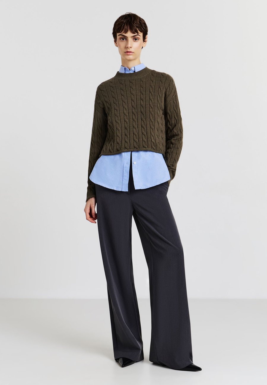 Джемпер Calliope Jumper, Verde Militare Scuro/Dark Green
Джемпер Calliope Jumper, Verde Militare Scuro/Dark Green