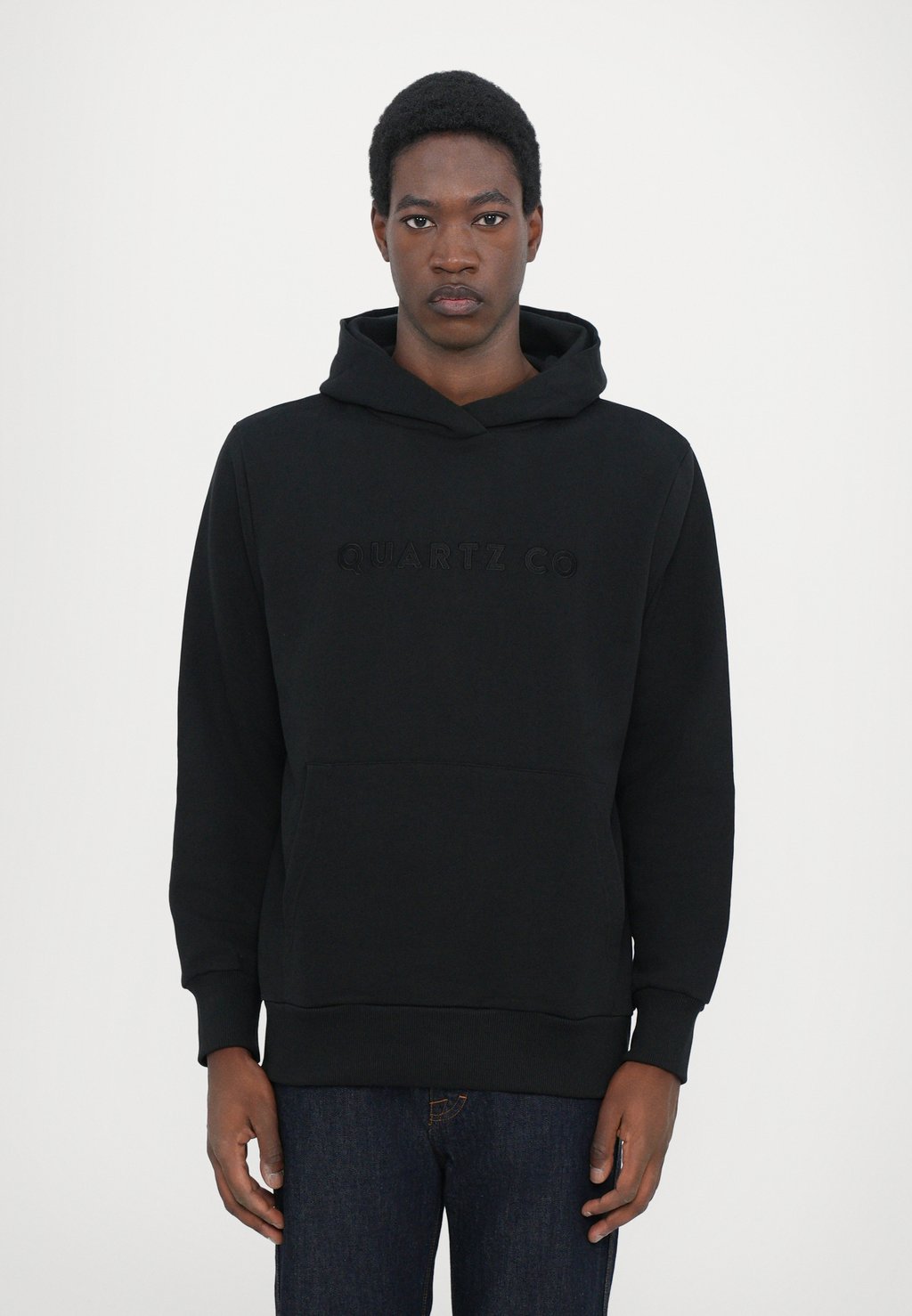 Толстовка с капюшоном JAY HOODY - Sweatshirt QUARTZ CO, черный
Толстовка с капюшоном JAY HOODY - Sweatshirt QUARTZ CO, черный