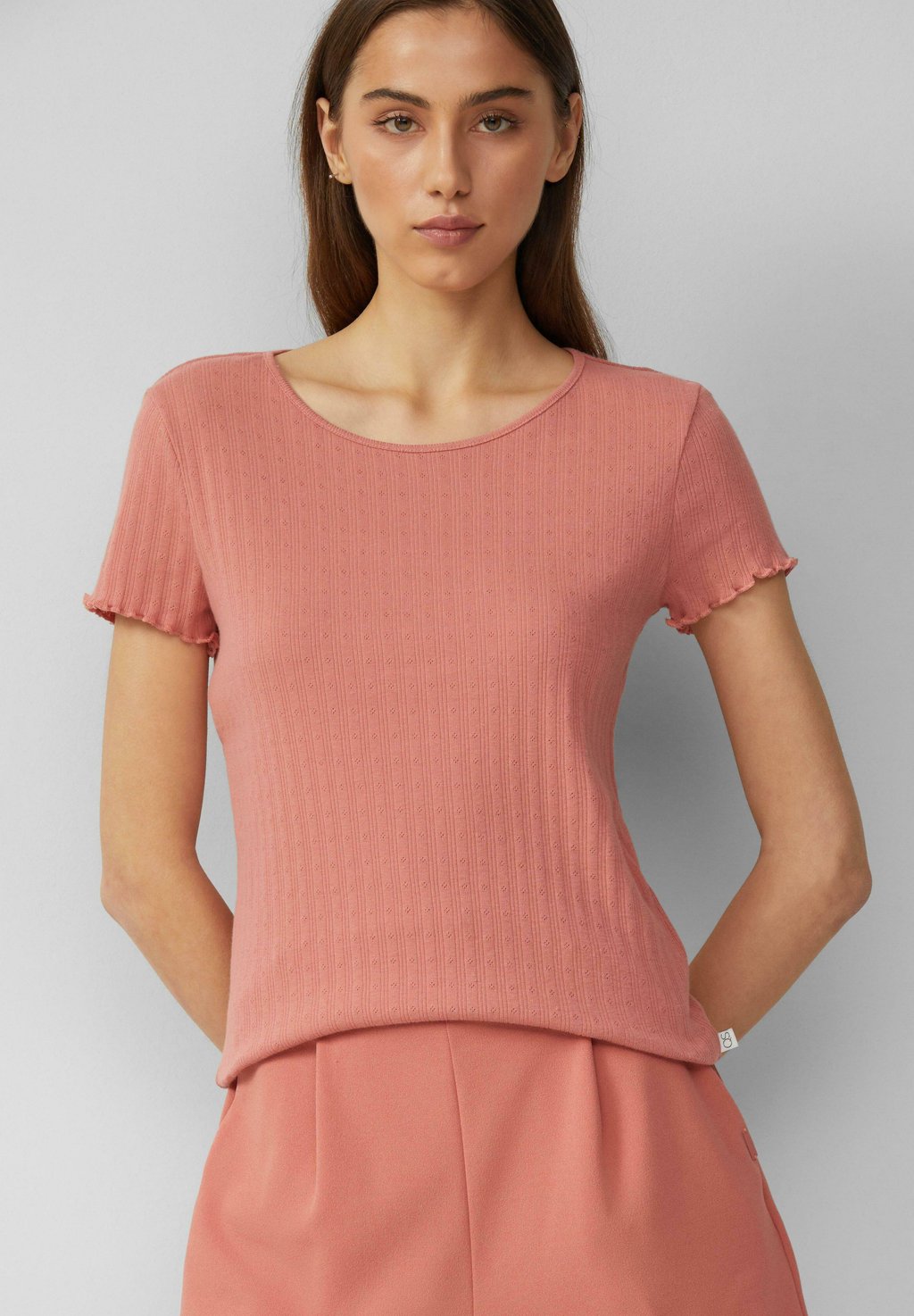 Базовая футболка MIT AJOUR-MUSTER QS, лосось
Базовая футболка MIT AJOUR-MUSTER QS, лосось