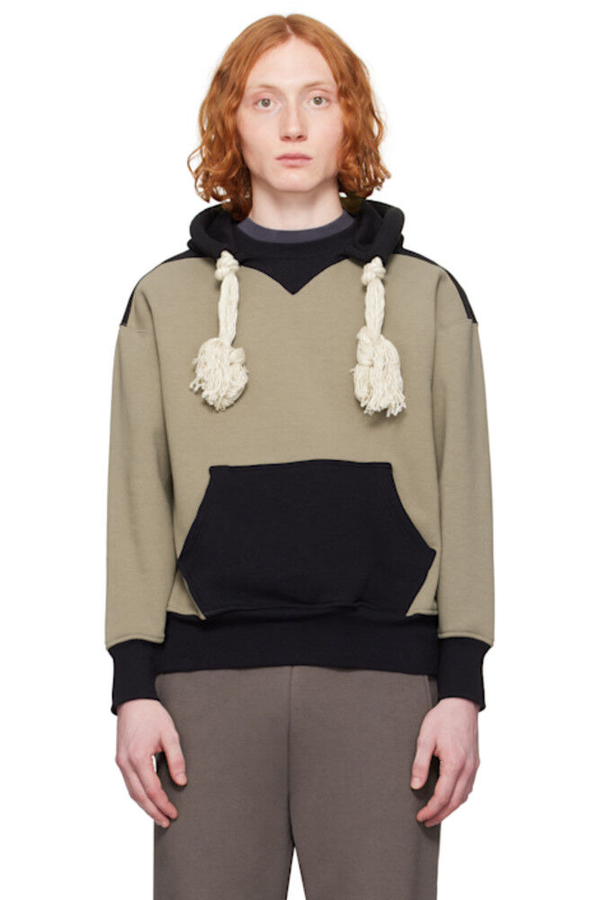 Толстовка цвета хаки и черного цвета After OUAT
Толстовка цвета хаки и черного цвета After OUAT