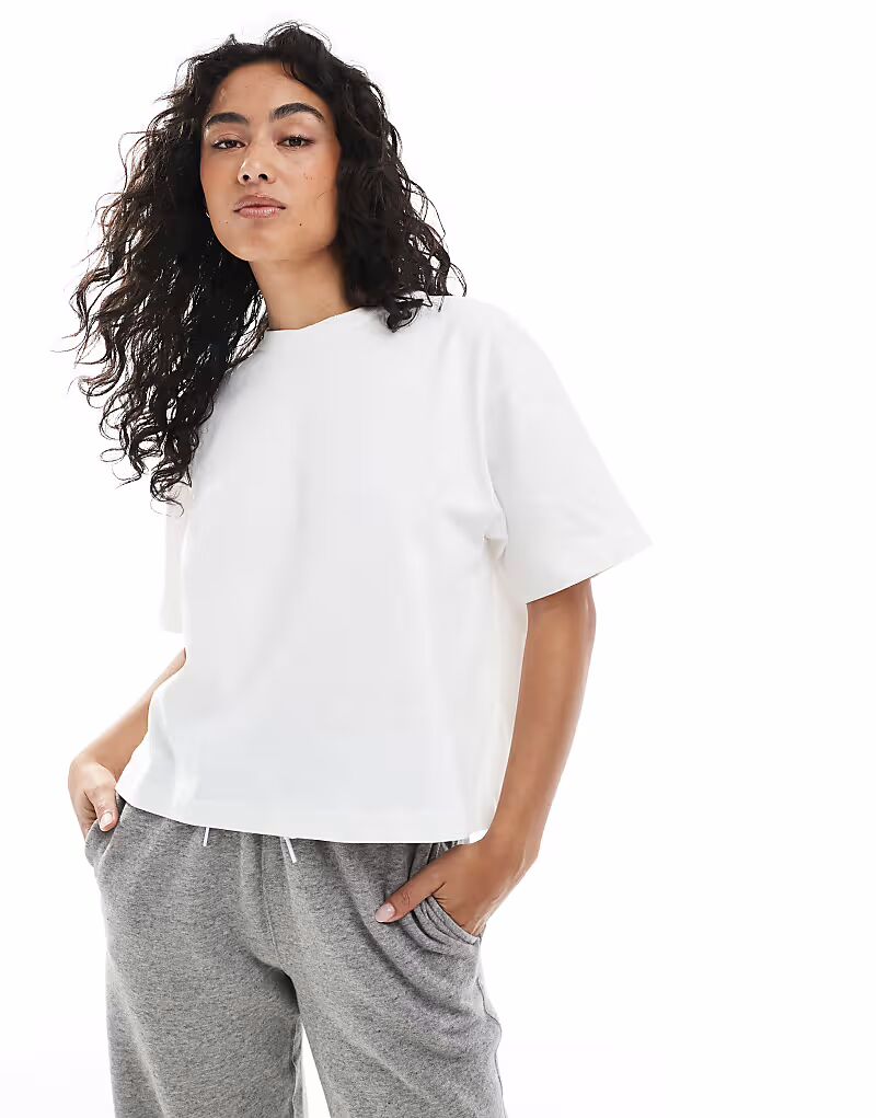 Футболка Polo Ralph Lauren с круглым вырезом белого цвета
Футболка Polo Ralph Lauren с круглым вырезом белого цвета