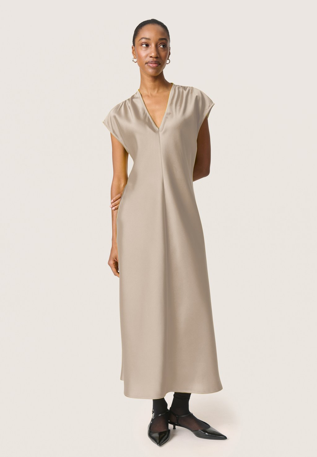 Повседневное платье SLLIVA Soaked in Luxury, бежевый
Повседневное платье SLLIVA Soaked in Luxury, бежевый