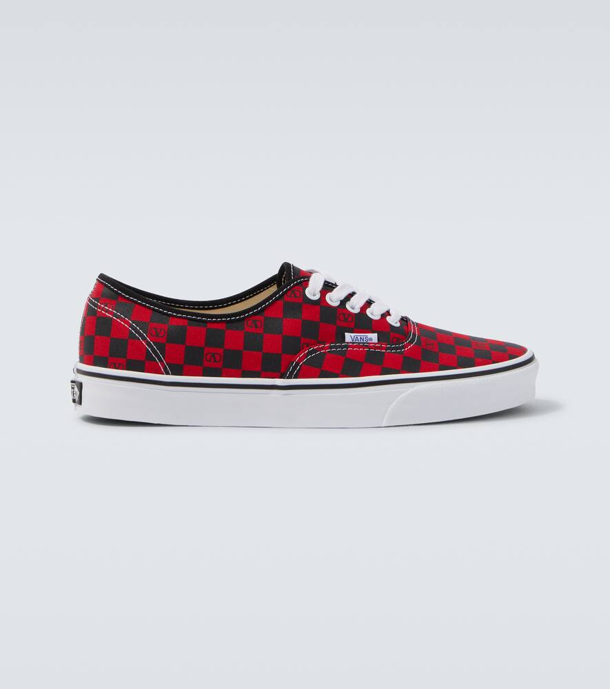 Vans VLogo клетчатые кроссовки Valentino Garavani, Rouge Pur-Nero/Nero/Bia-Ne-Mie
Vans VLogo клетчатые кроссовки Valentino Garavani, Rouge Pur-Nero/Nero/Bia-Ne-Mie