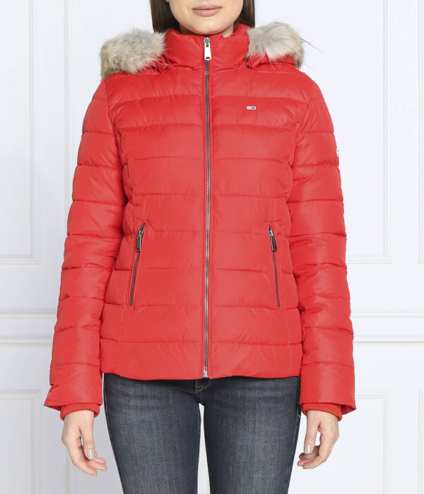 Куртка женская Tommy Jeans облегающего кроя с мехом на капюшоне, красный
Куртка женская Tommy Jeans облегающего кроя с мехом на капюшоне, красный